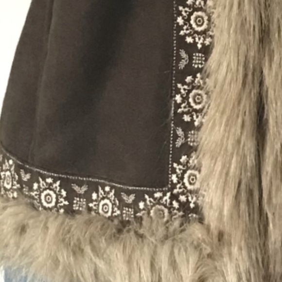 Ann Taylor LOFT Faux Fur & Suede Vest - Picture 5 of 9